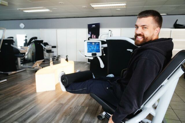 Mauritius Gründel beim Training am EGYM Kraftgerät